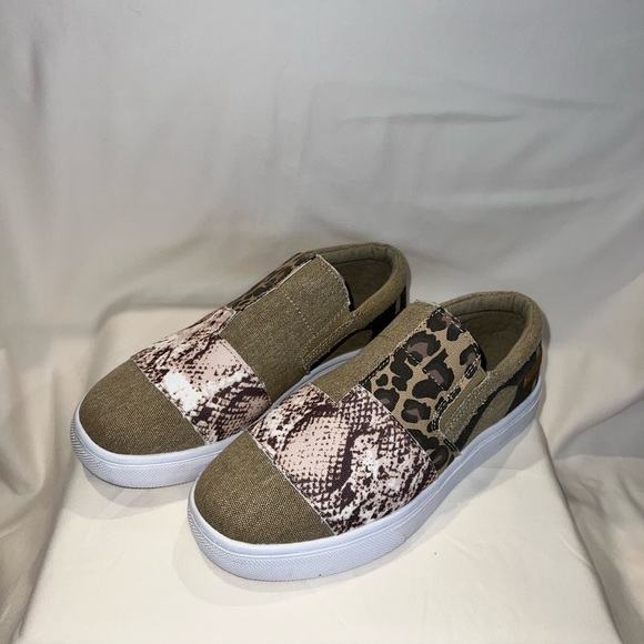 Jolimall slip-on sneakers, size 8 - Picture 3 of 3